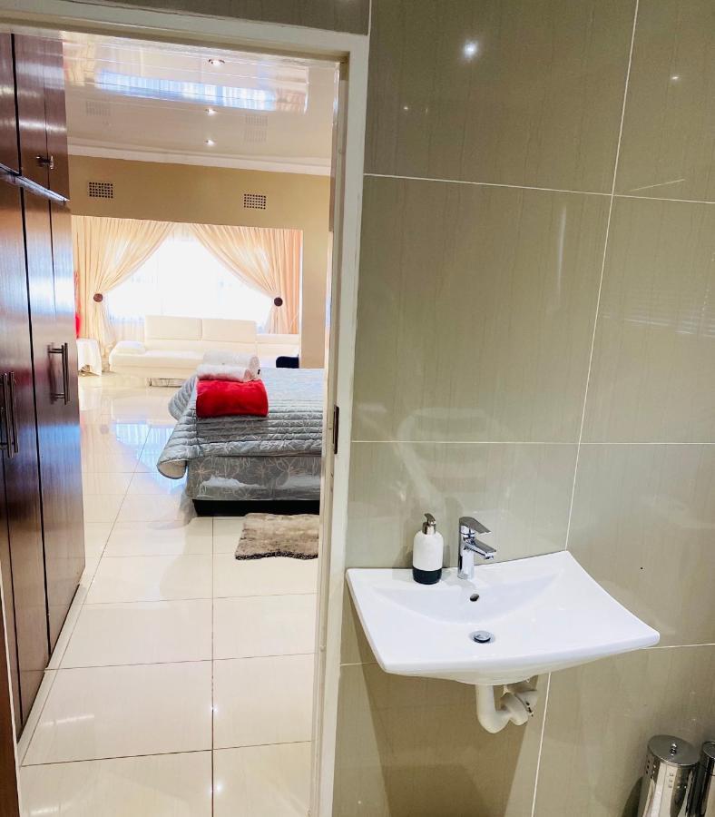 River Valley Guest House Butterworth Экстерьер фото